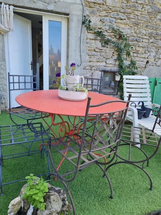 Appartement De La Laiterie Avec Petit Jardin. Eysus Esterno foto
